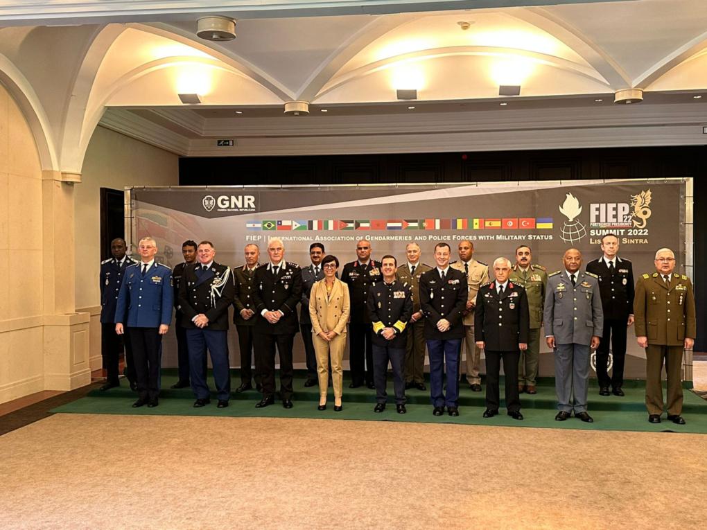 Academia Centro en Alicante, formación para oposiciones de Policía Nacional y Guardia Civil, acceso físico y temario para preparación