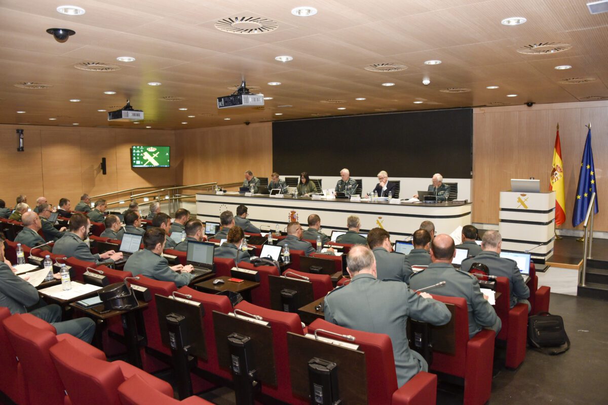 Academia Centro en Alicante, formación para oposiciones de Policía Nacional y Guardia Civil, acceso físico y temario para preparación