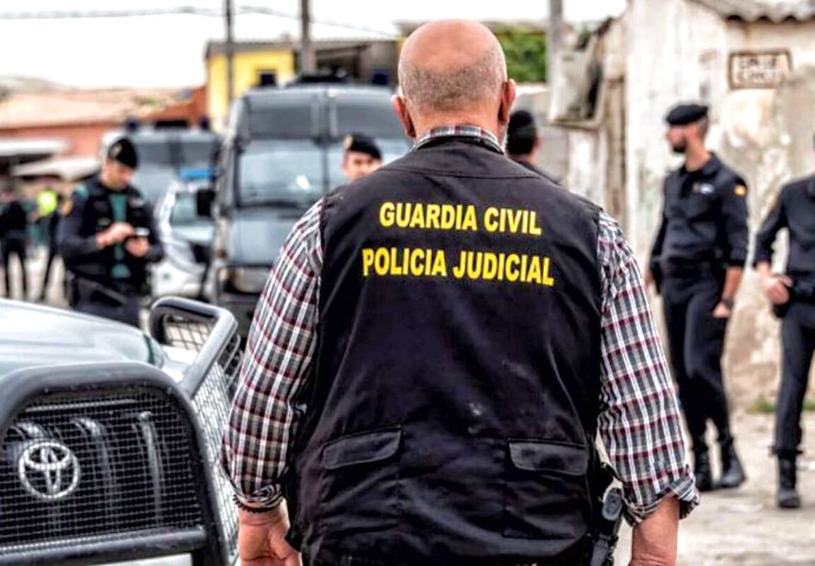 Academia Centro en Alicante, formación para oposiciones de Policía Nacional y Guardia Civil, acceso físico y temario para preparación