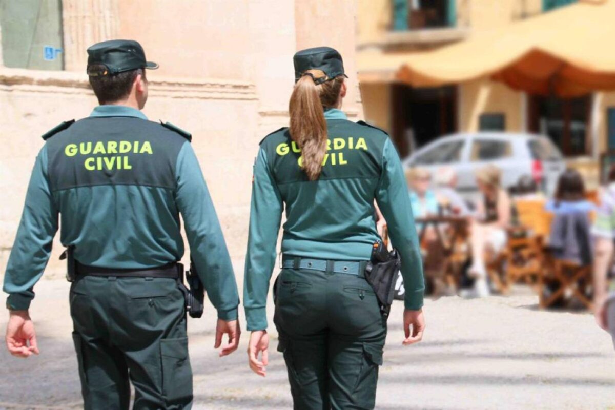 Academia Centro en Alicante, formación para oposiciones de Policía Nacional y Guardia Civil, acceso físico y temario para preparación