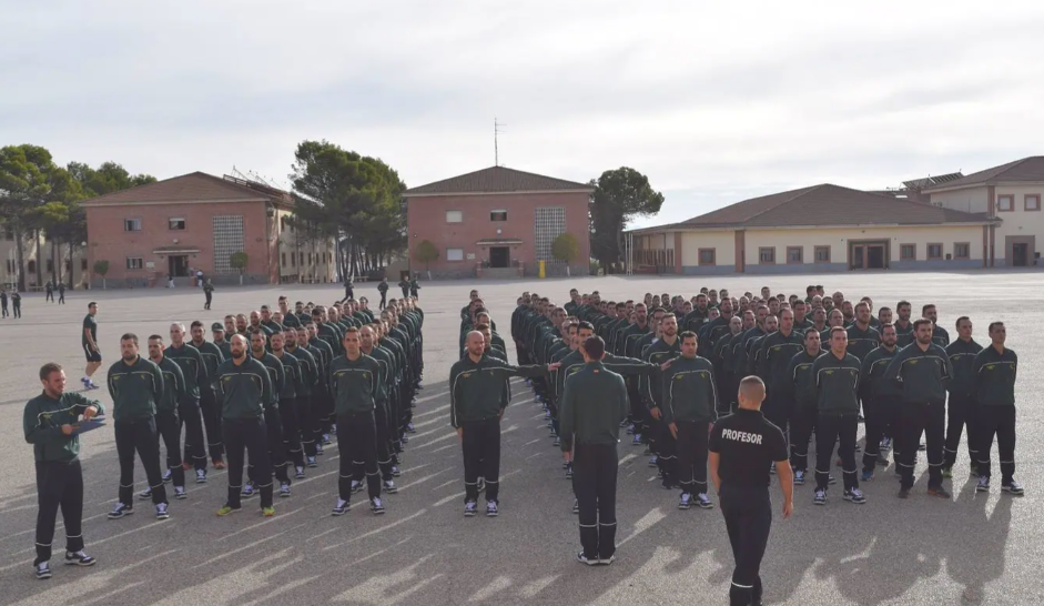 Academia Baeza. Te contamos. - Formación para opositores de Policía Nacional y Guardia Civil | Academia Centro 2 Academia Centro en Alicante, formación para oposiciones de Policía Nacional y Guardia Civil, acceso físico y temario para preparación