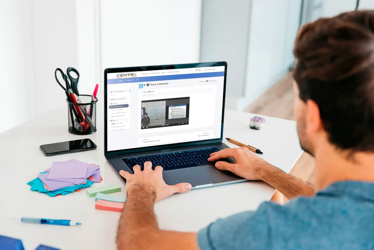 Cómo saber elegir LA MEJOR ACADEMIA PARA LA OPOSICIÓN A POLICÍA NACIONAL Y GUARDIA CIVIL - Formación para opositores de Policía Nacional y Guardia Civil | Academia Centro 4 Academia Centro en Alicante, formación para oposiciones de Policía Nacional y Guardia Civil, acceso físico y temario para preparación